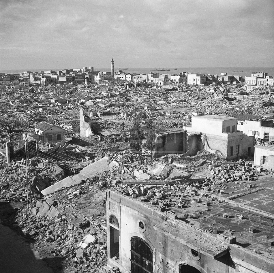 חורבות שכונת מנשייה, תל-אביב, 1948.